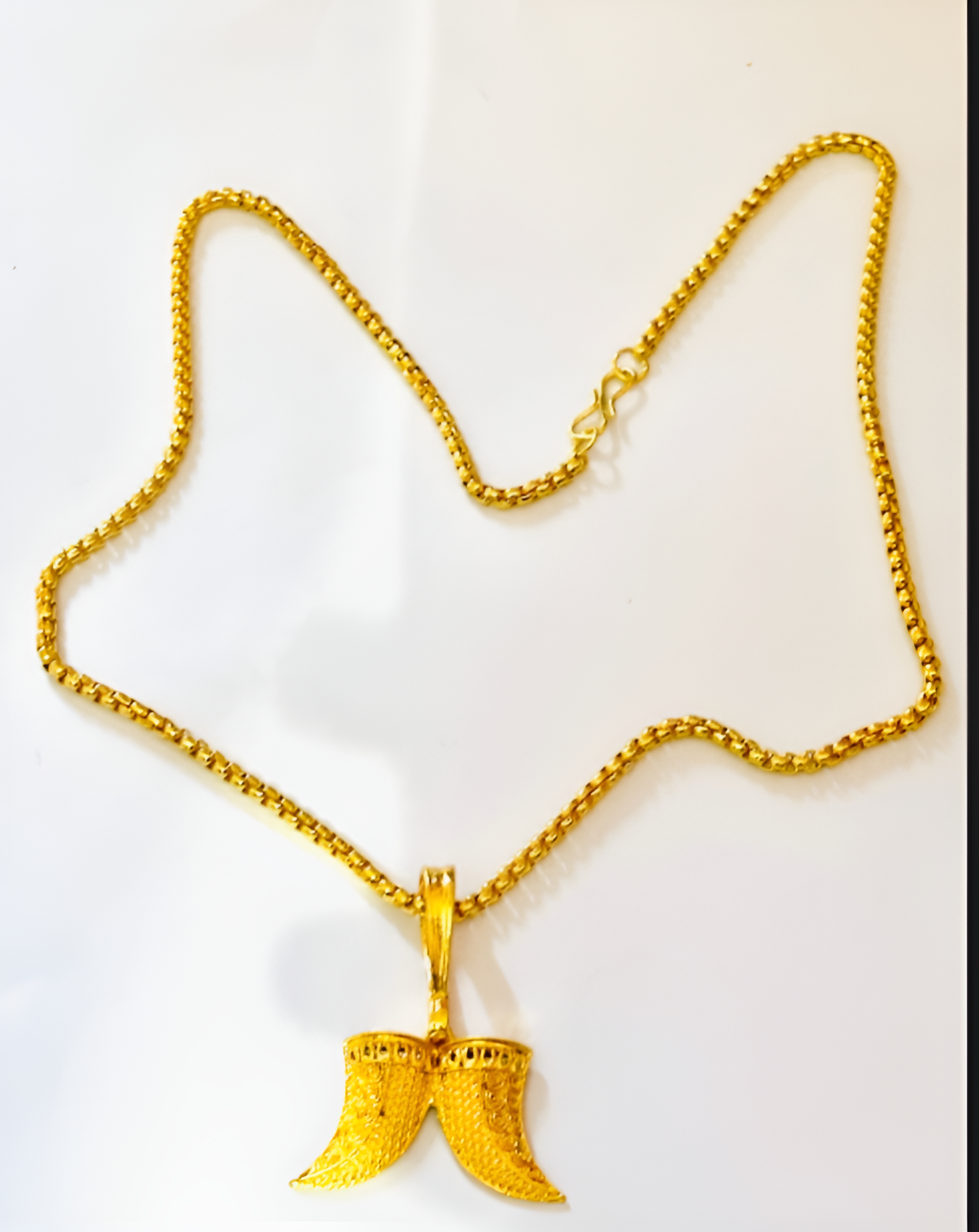 Baggy Golden Necklace