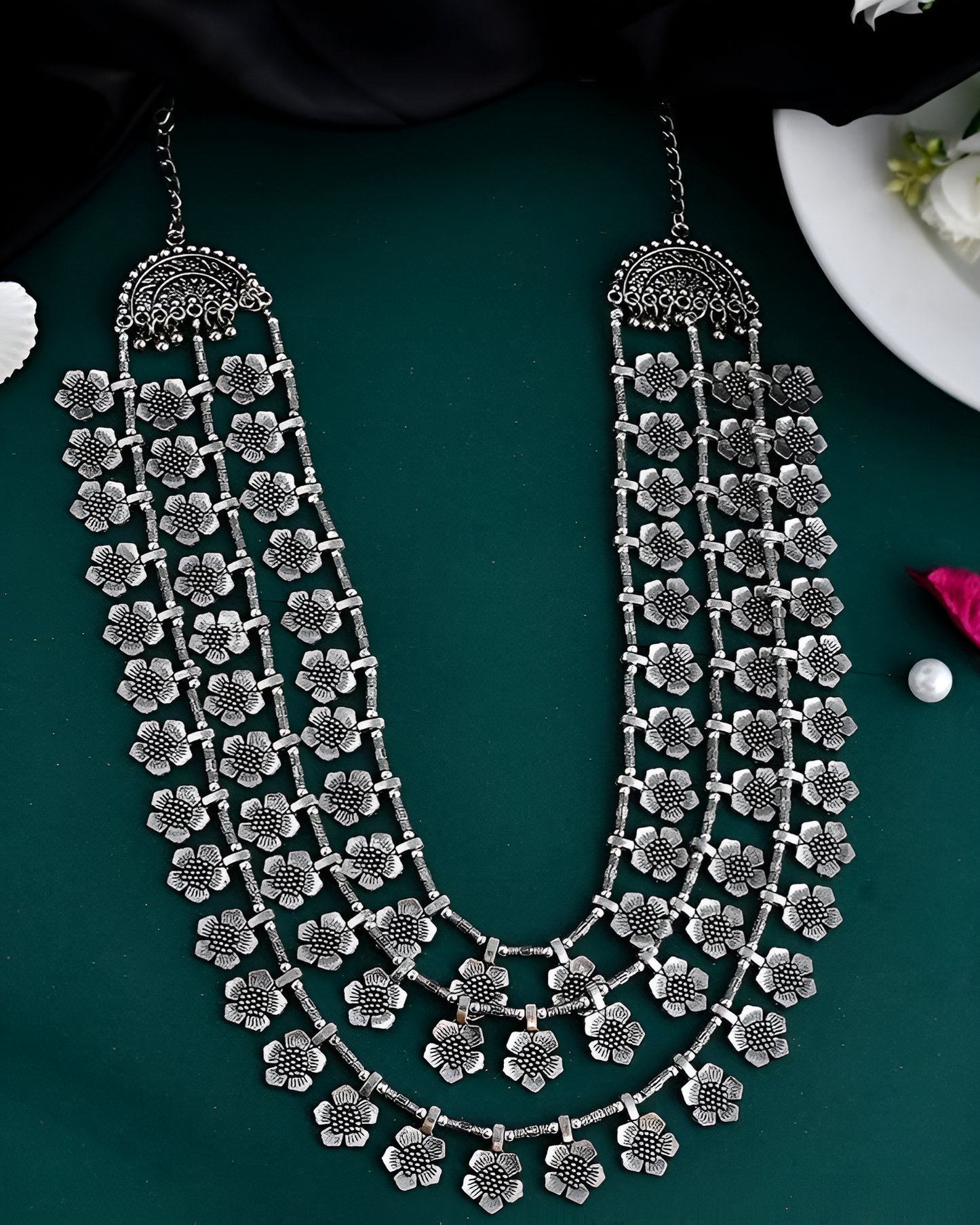 Queen Look  Necklace