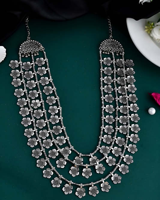 Queen Look  Necklace