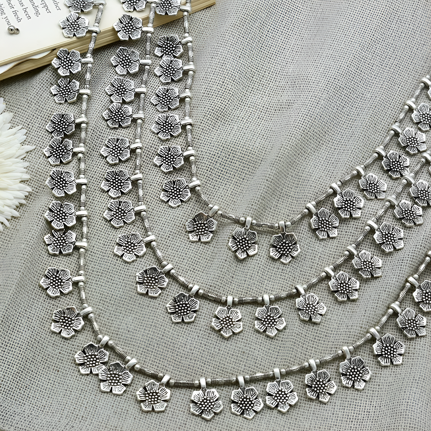 Queen Look  Necklace